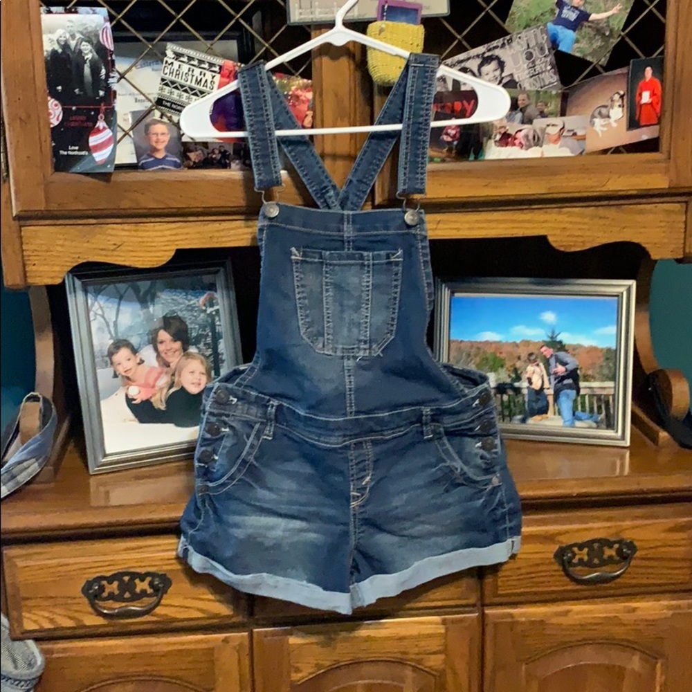 Short overalls